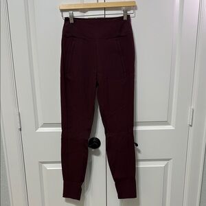 Athleta Headlands Hybrid Trek Tight, Antique Burgundy, Size 2, EUC